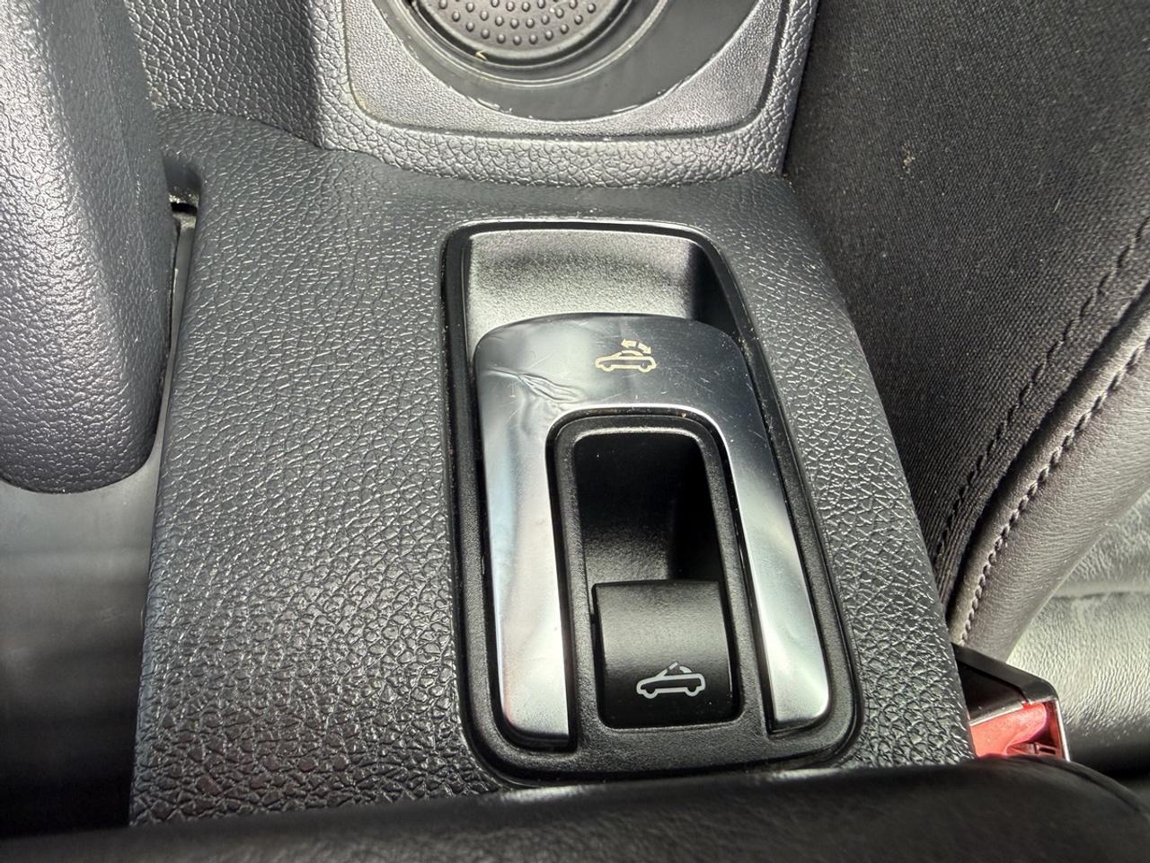 2014 Volkswagen Eos HIGHLINE - 2.0 TSI - CONVERTIBLE - NAVI - LOADED! Photo