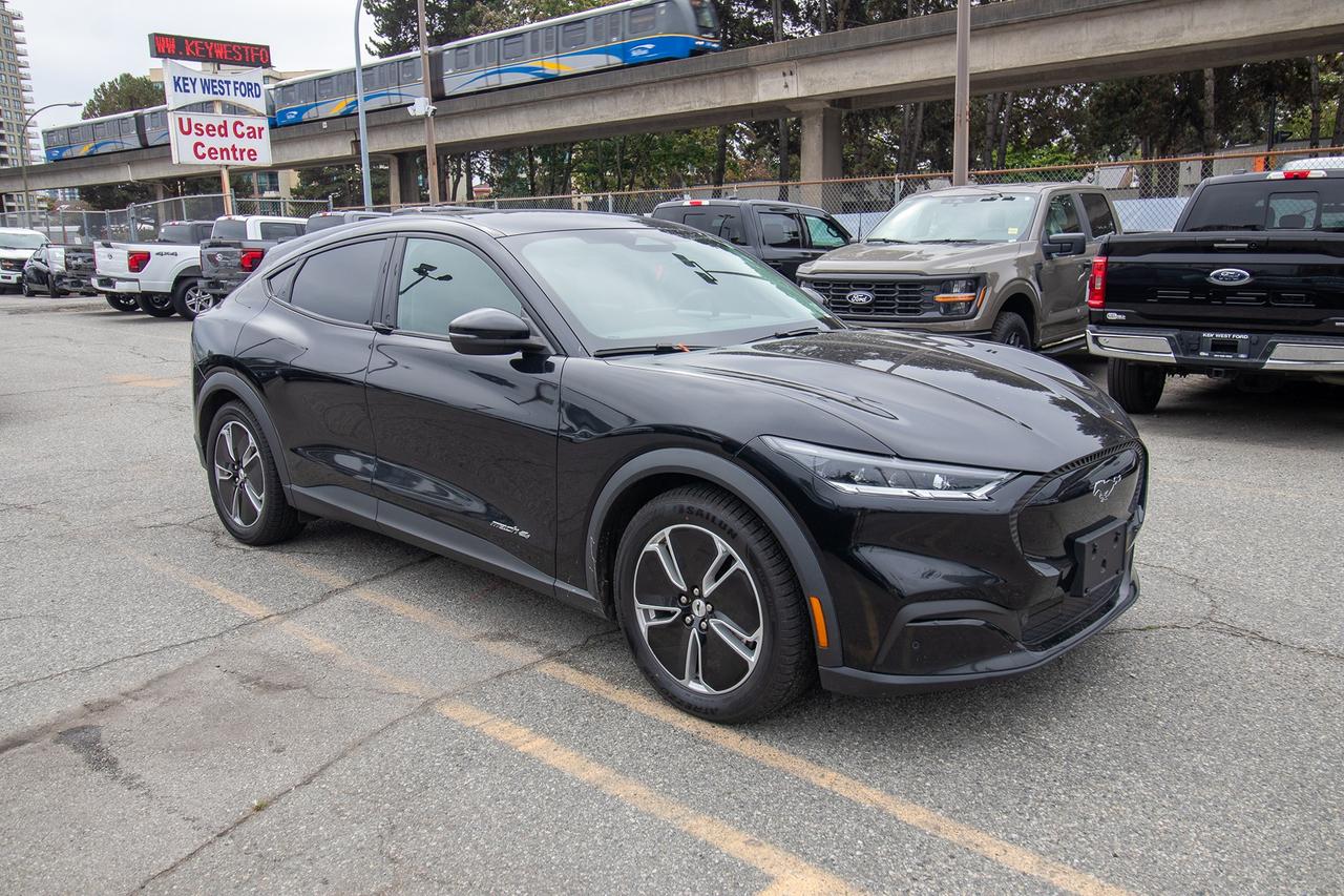 2021 Ford Mustang Mach-E Select Photo3