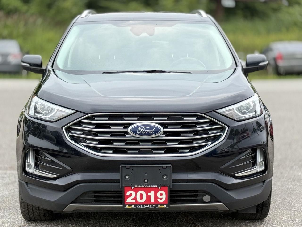 2019 Ford Edge Titanium Photo2
