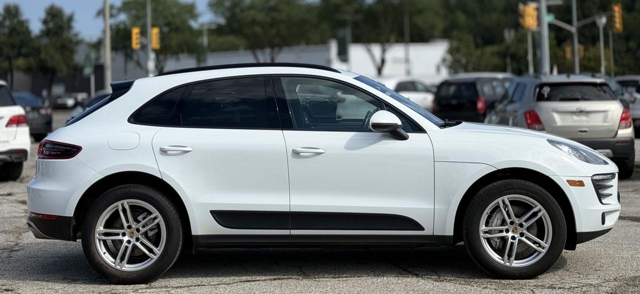 2018 Porsche Macan Base Photo