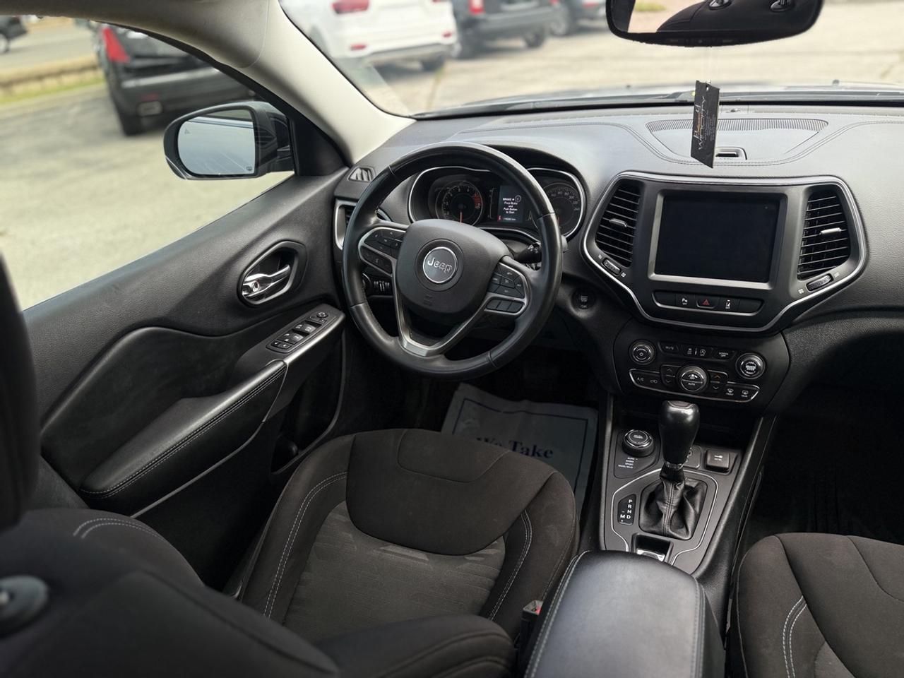 2022 Jeep Cherokee X Photo