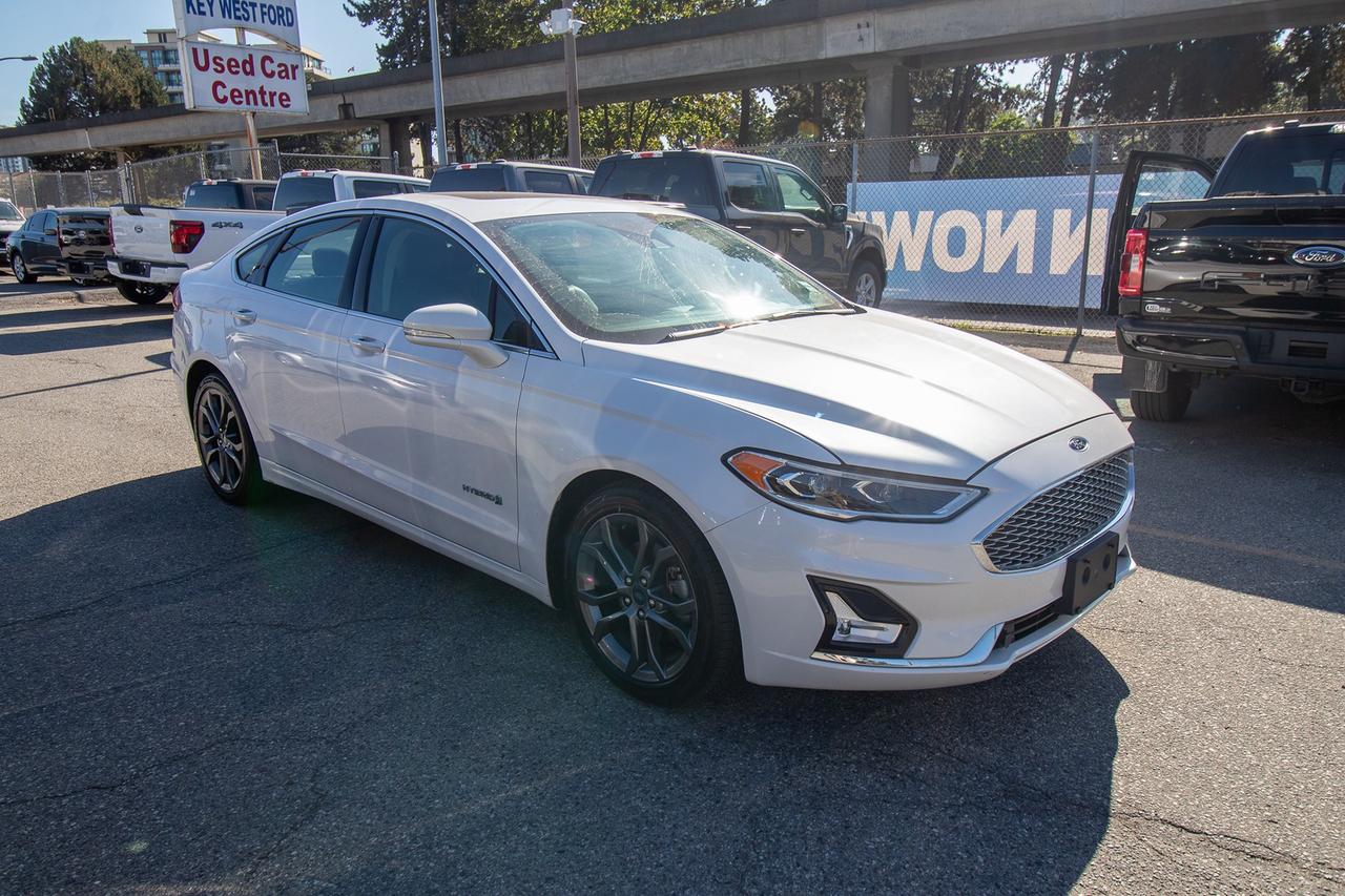 2019 Ford Fusion Titanium Photo3