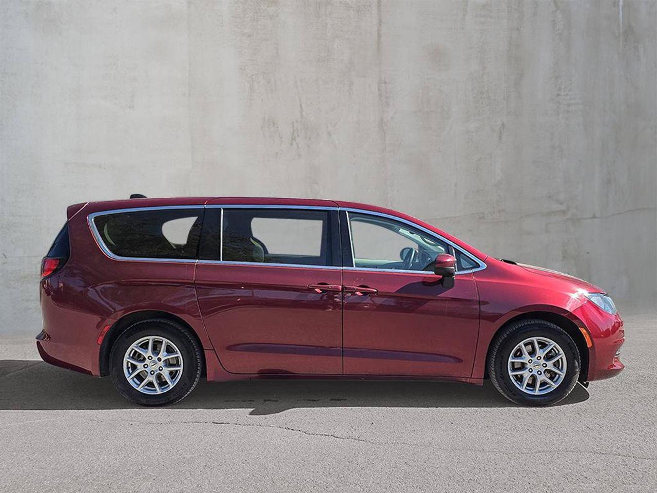2023 Chrysler Grand Caravan SXT Photo