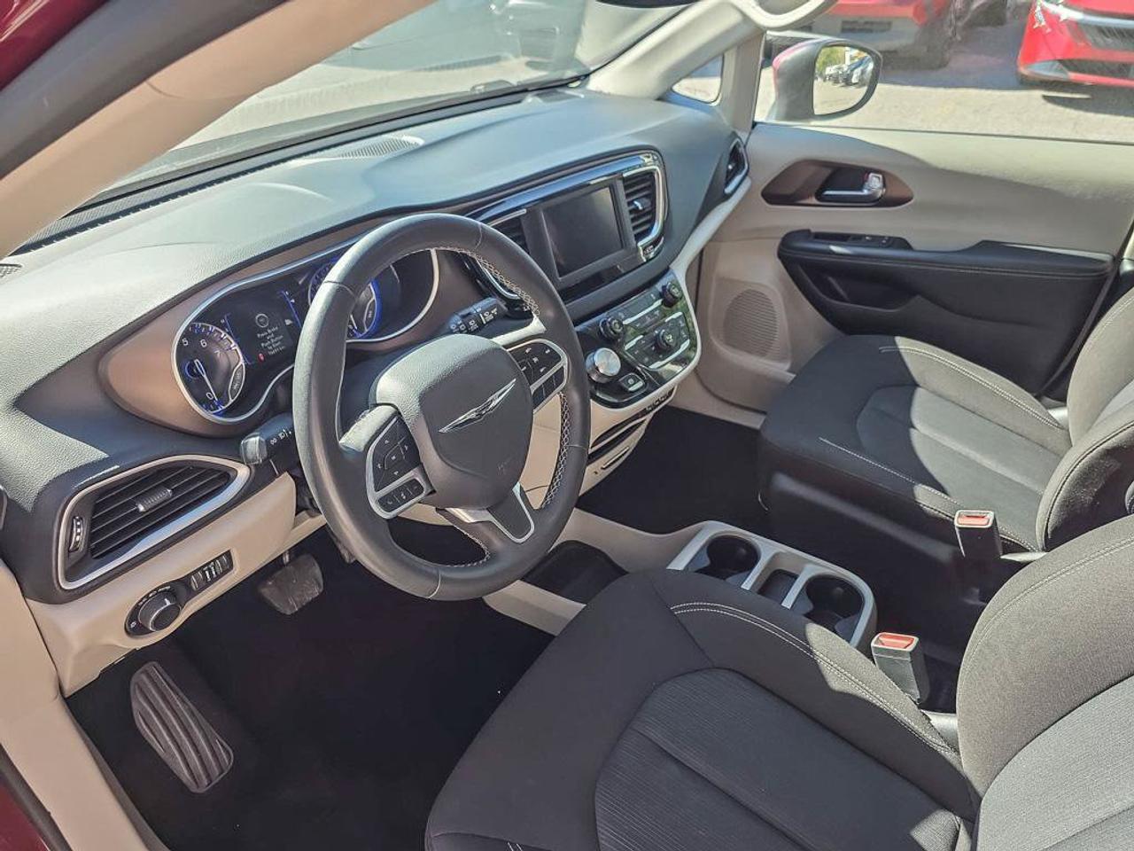 2023 Chrysler Grand Caravan SXT Photo