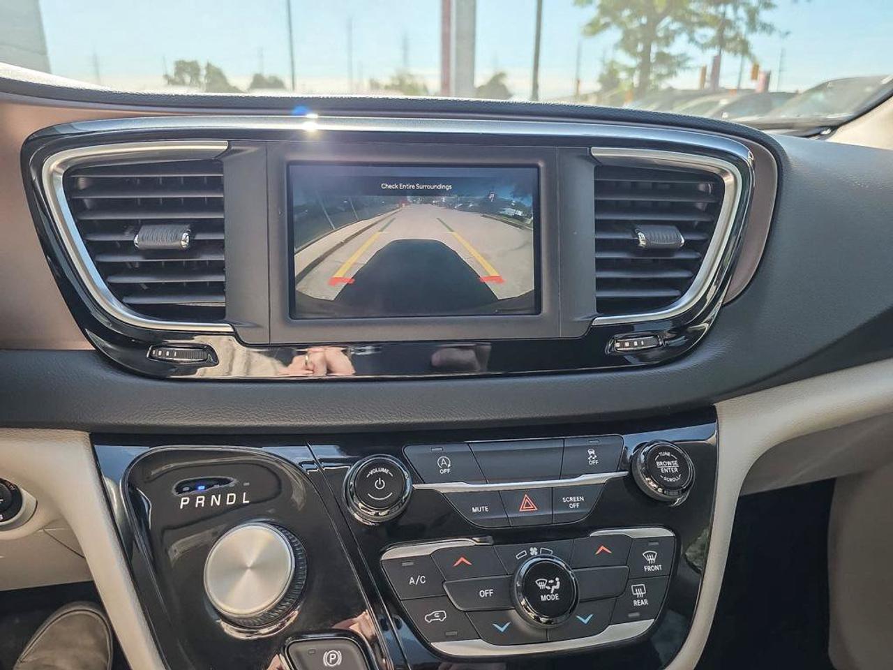 2023 Chrysler Grand Caravan SXT Photo