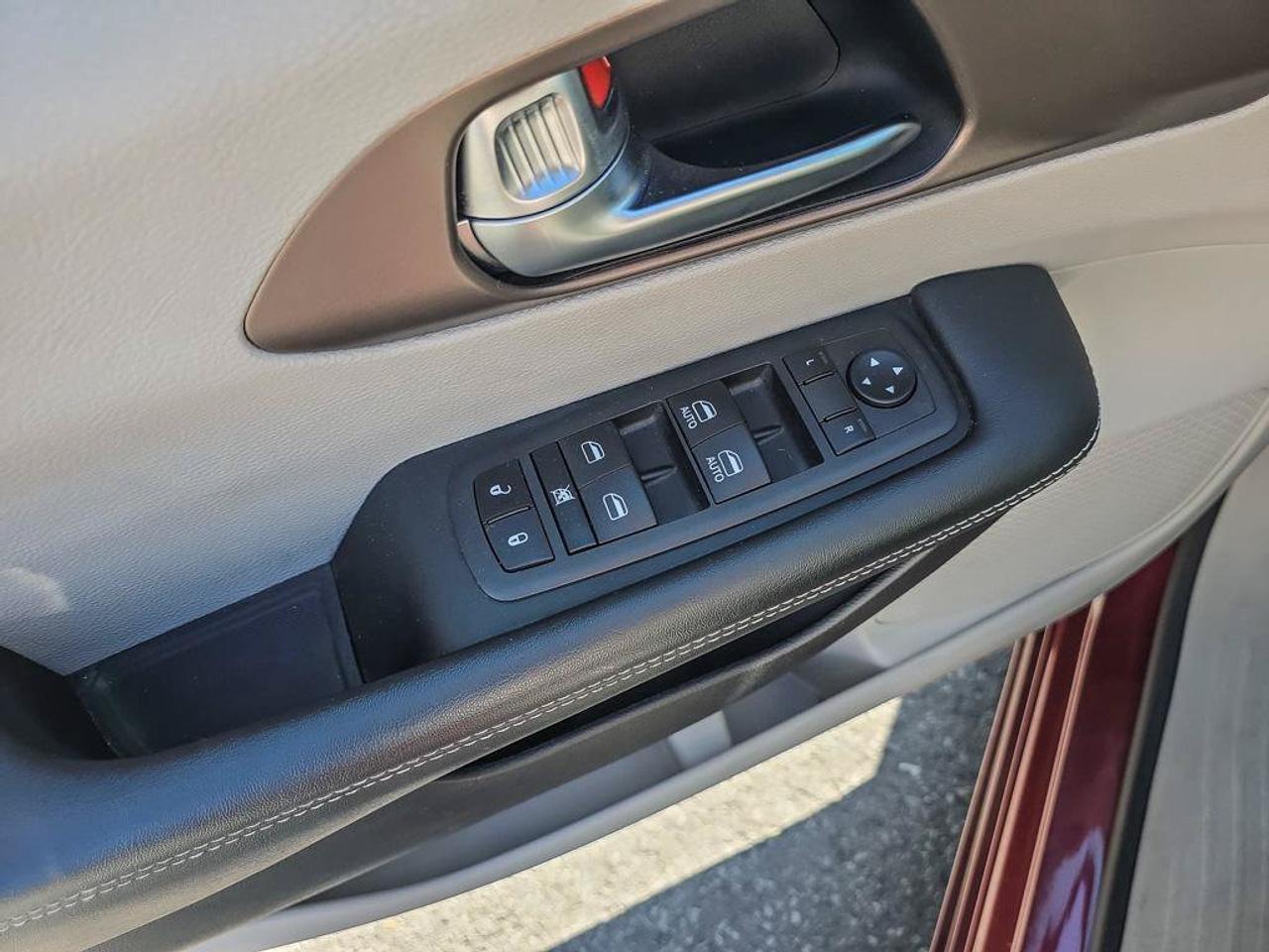 2023 Chrysler Grand Caravan SXT Photo