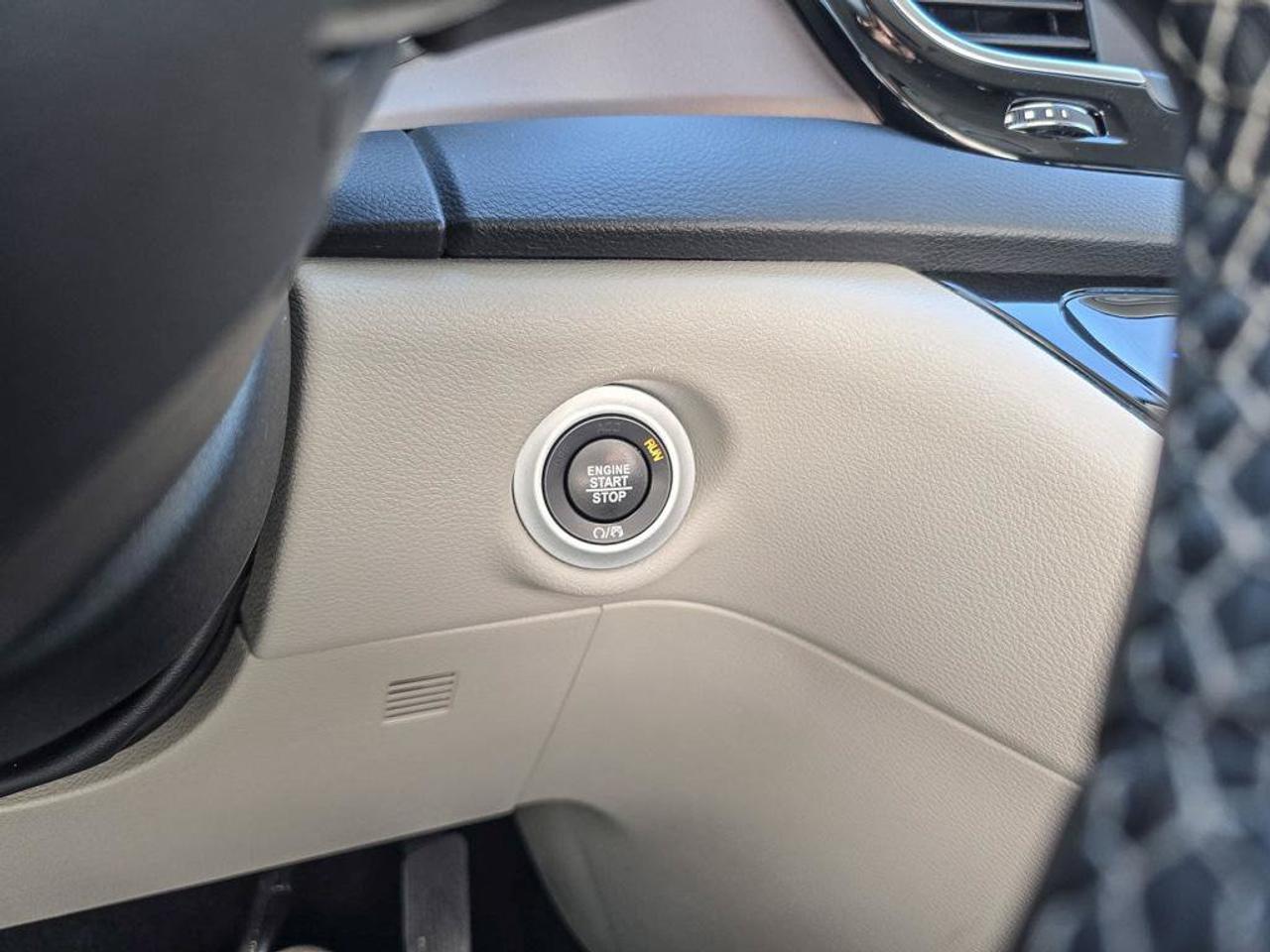 2023 Chrysler Grand Caravan SXT Photo
