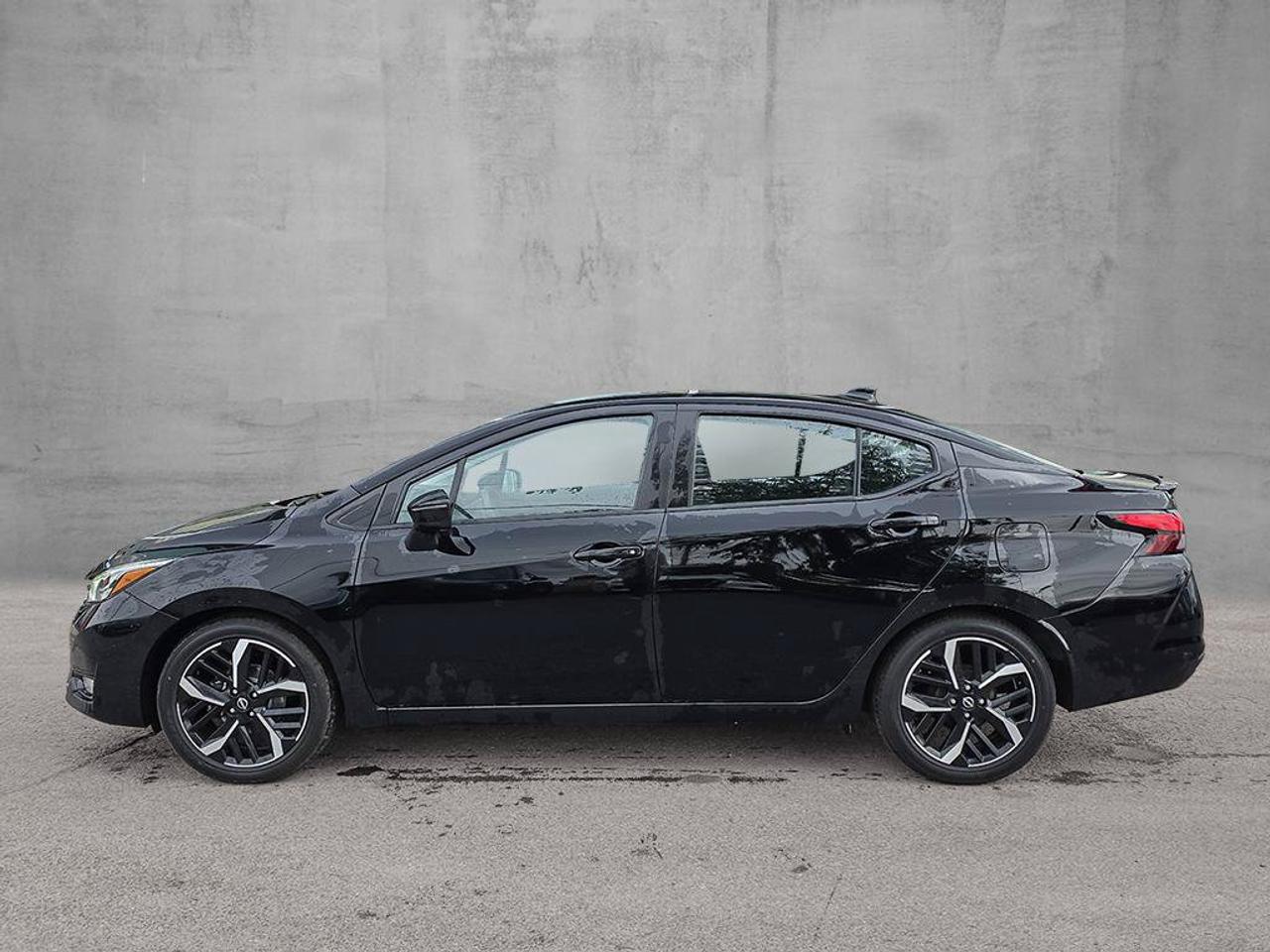 2024 Nissan Versa SR | Apple Car Play | Android Auto | Heated Seats | Photo1