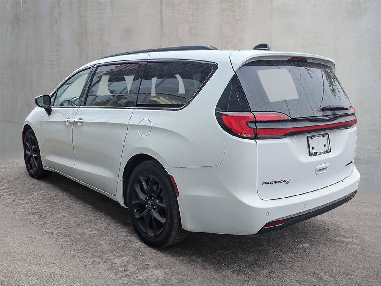 2025 Chrysler Pacifica Limited Photo5