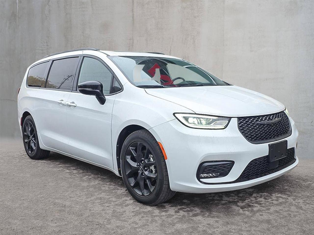 2025 Chrysler Pacifica Limited Photo