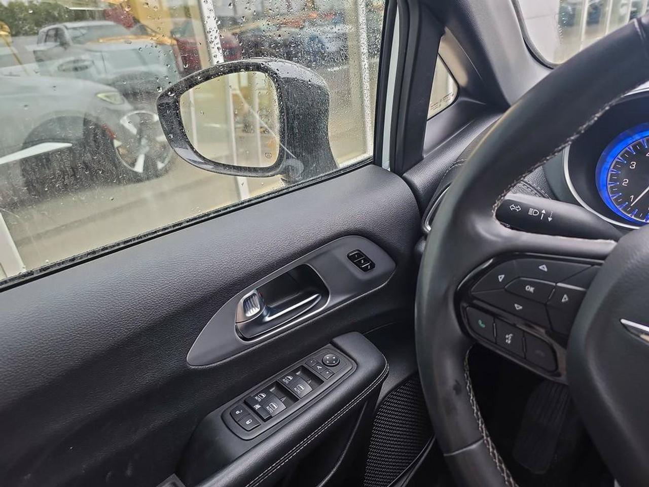 2025 Chrysler Pacifica Limited Photo