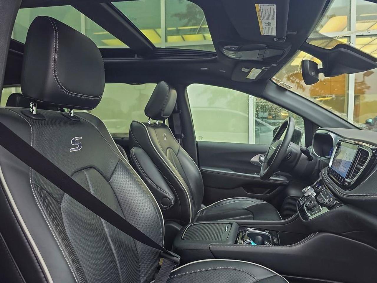 2025 Chrysler Pacifica Limited Photo