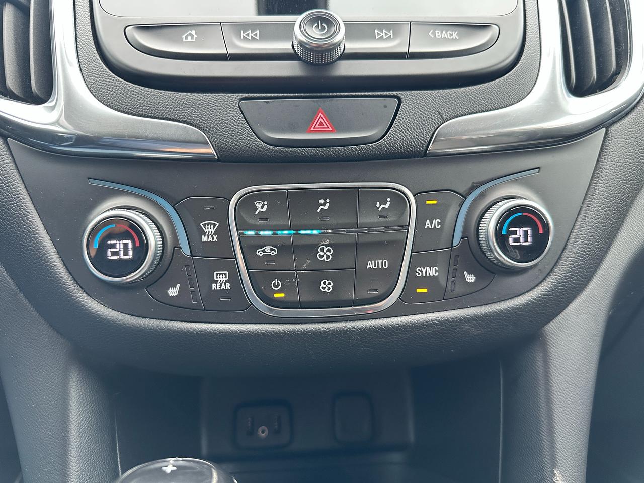 2018 Chevrolet Equinox LT AWD HTD-Cloth NAV XM PowerGate RemStart RvCam Photo