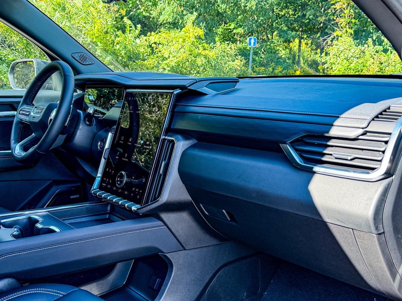2027 GMC Acadia ELEVATION Photo