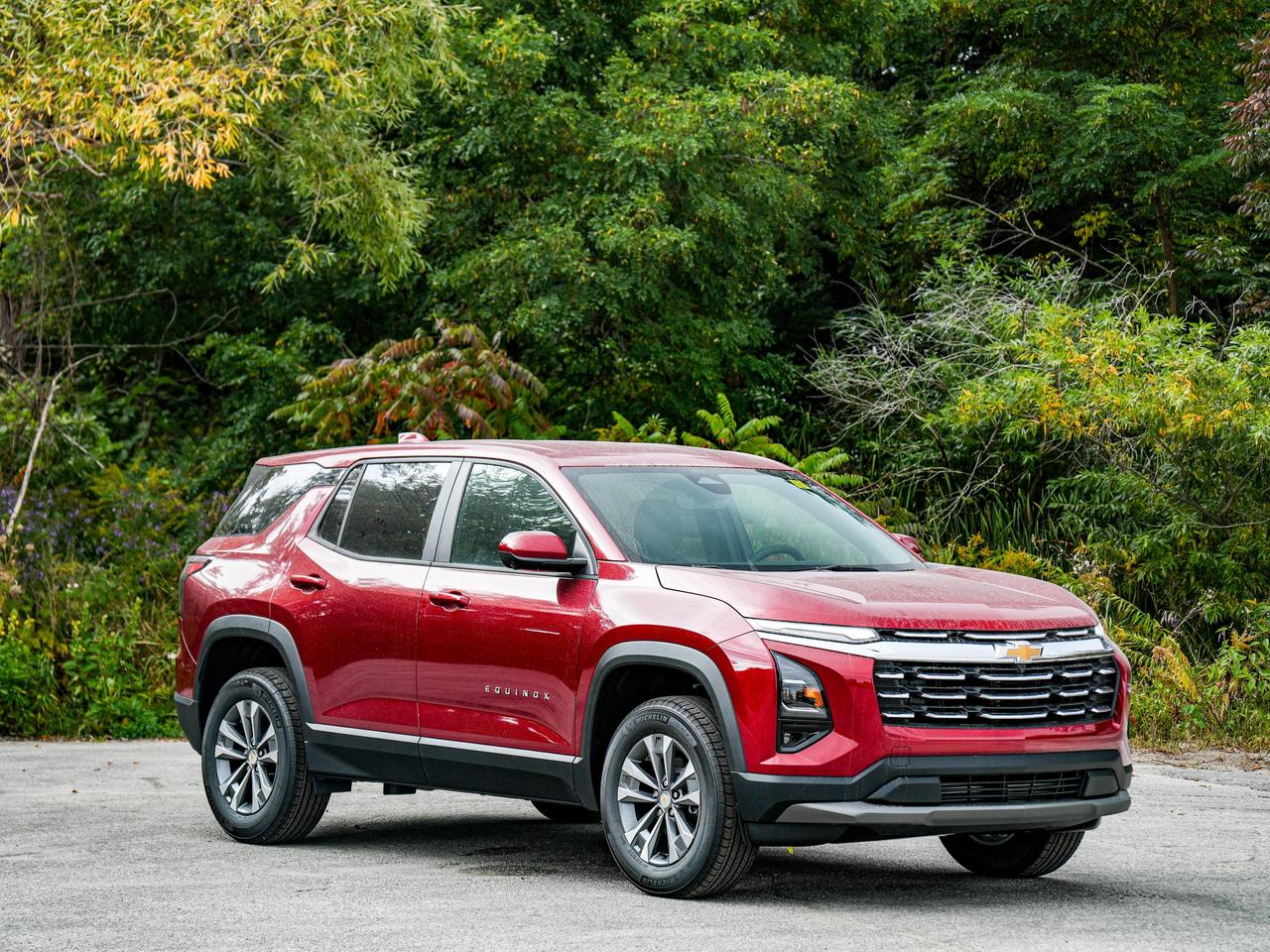 2027 Chevrolet Equinox AWD LT Photo2