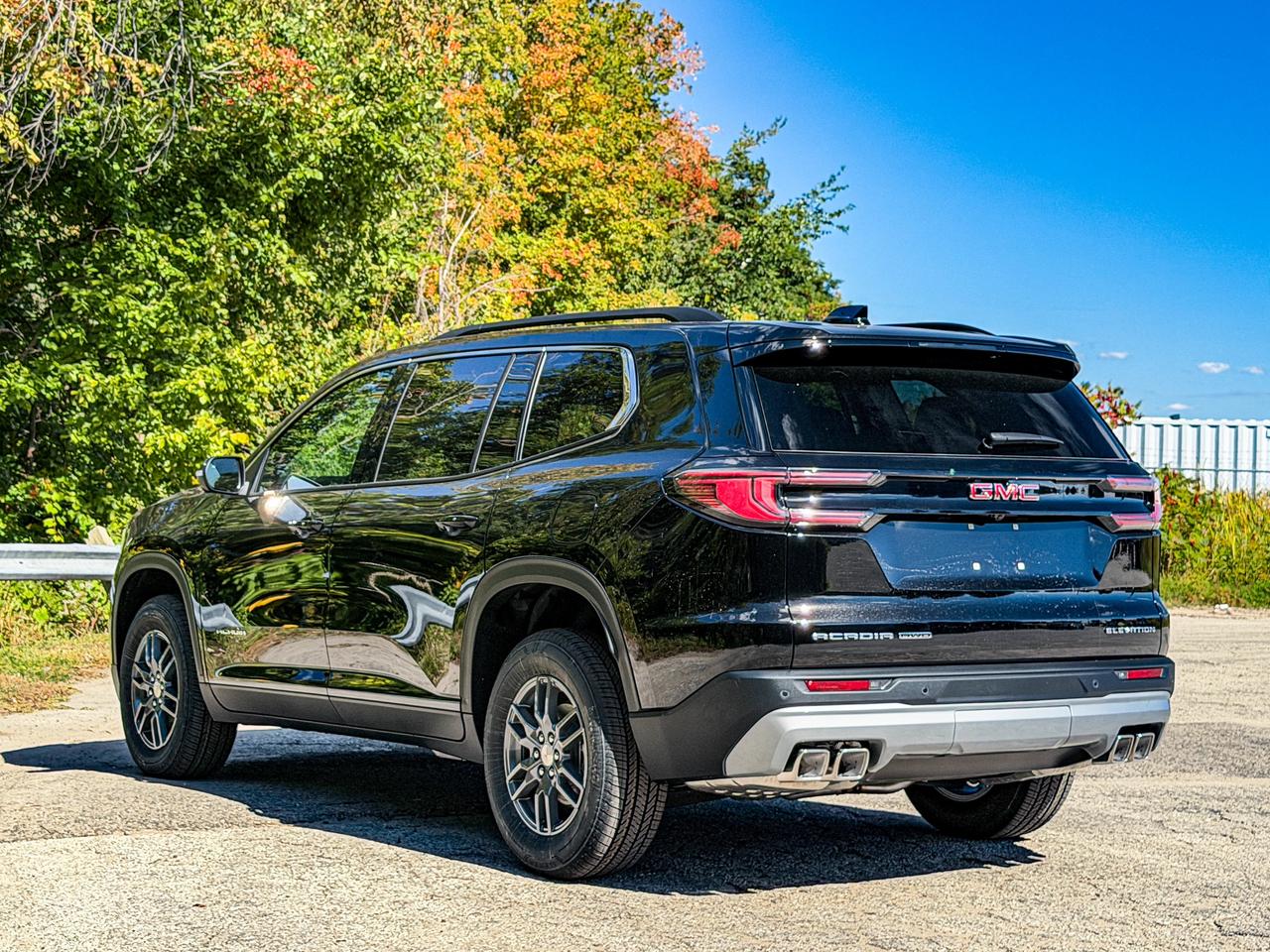 2027 GMC Acadia ELEVATION Photo