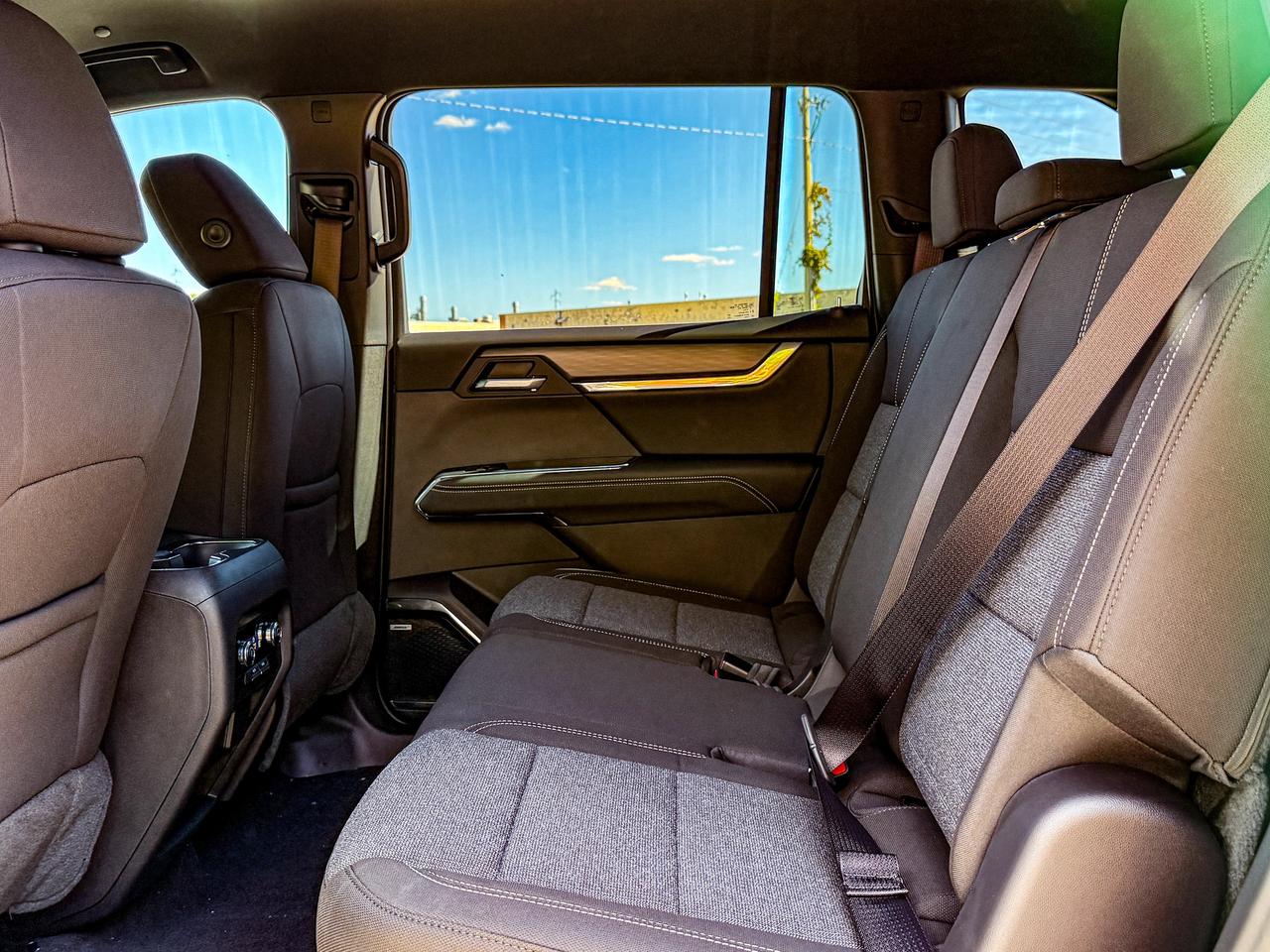 2027 GMC Acadia ELEVATION Photo
