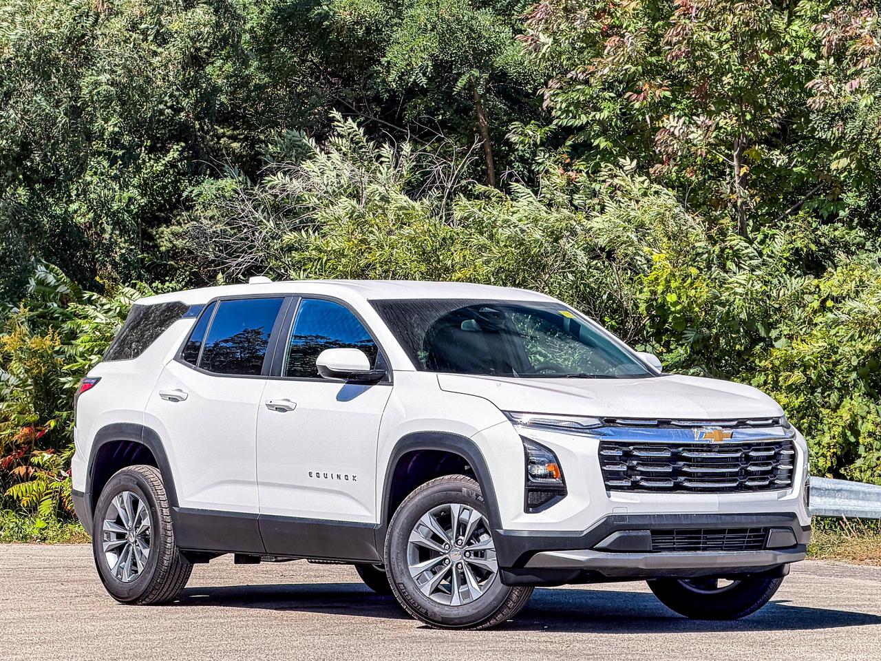 2027 Chevrolet Equinox AWD LT Photo5
