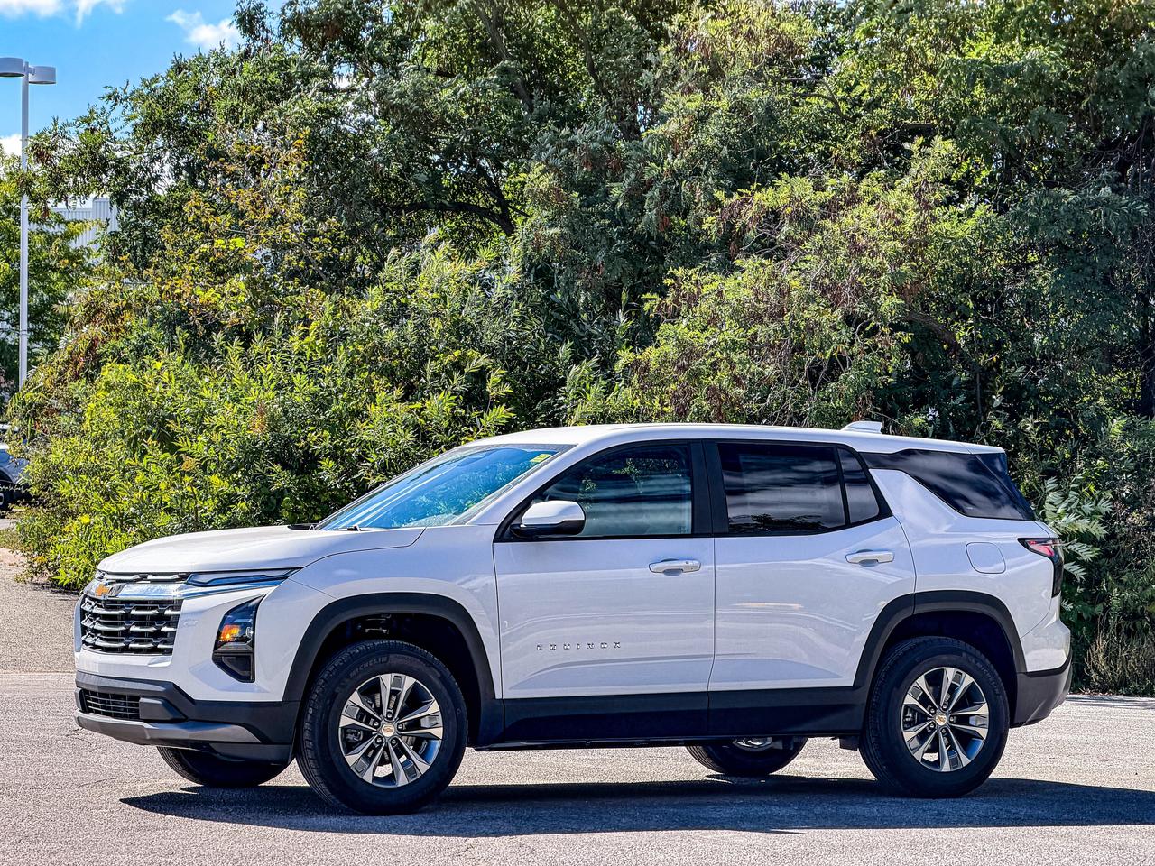 2027 Chevrolet Equinox AWD LT Photo