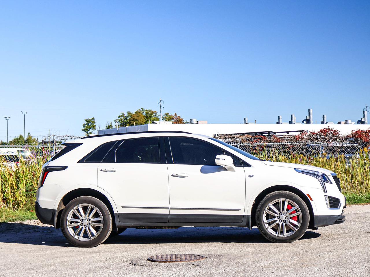 2022 Cadillac XT5 AWD Sport Photo2