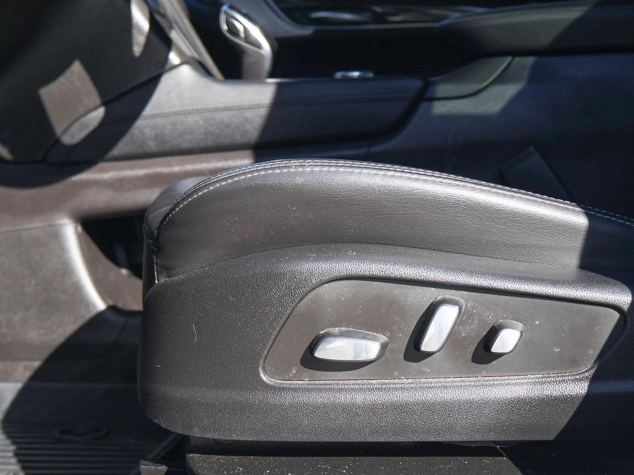 2022 Cadillac XT5 AWD Sport Photo