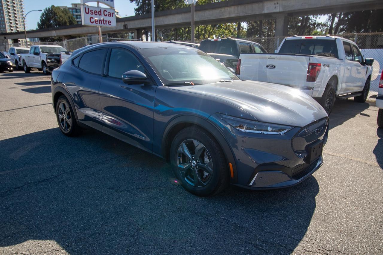 2021 Ford Mustang Mach-E Select AWD Photo3