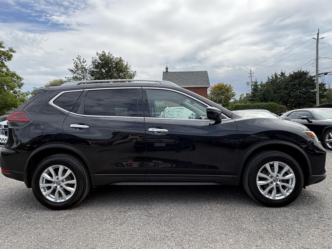 2019 Nissan Rogue SV AWD Photo1
