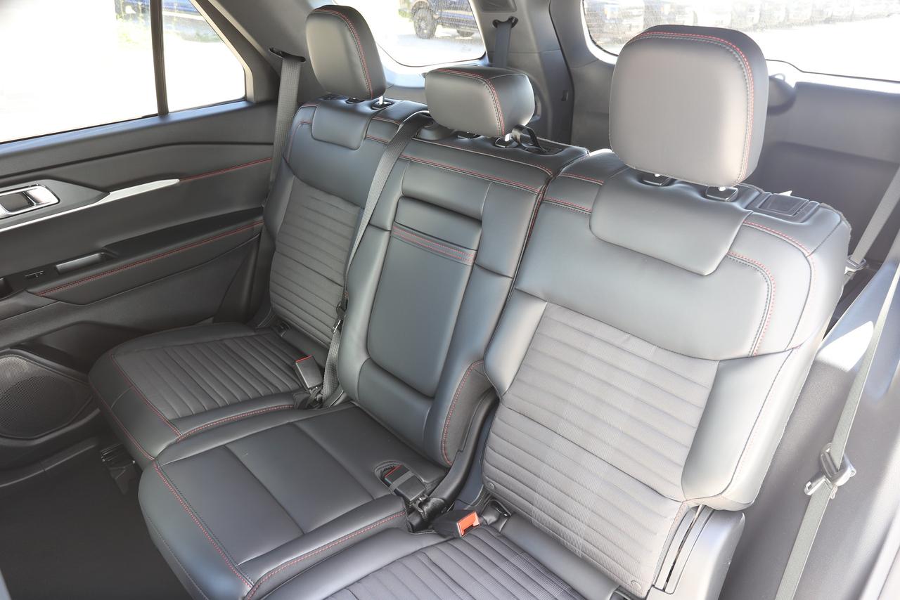 2026 Ford Explorer ST-Line 4WD Photo