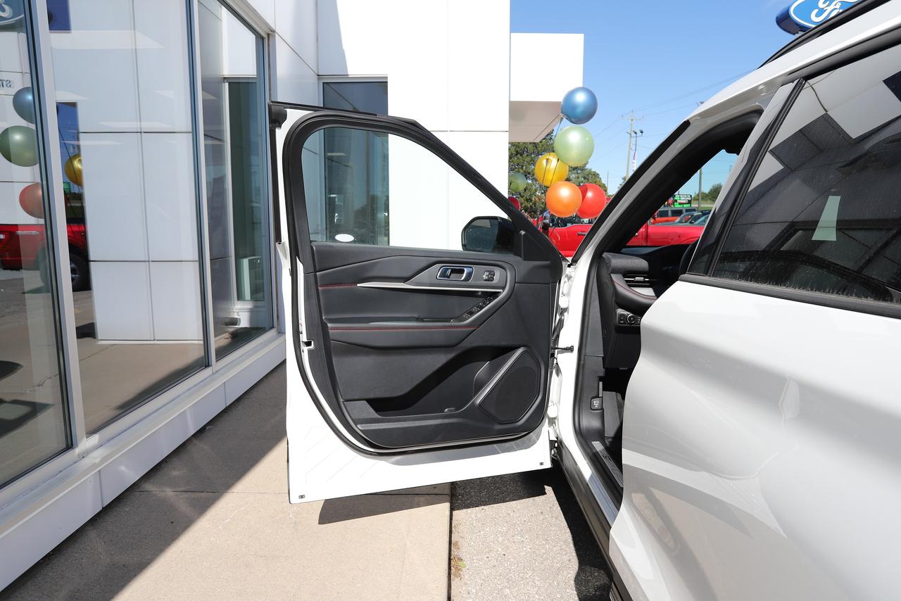 2026 Ford Explorer ST-Line 4WD Photo