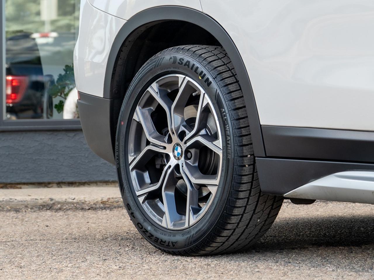 2020 BMW X1 xDrive28i Photo3