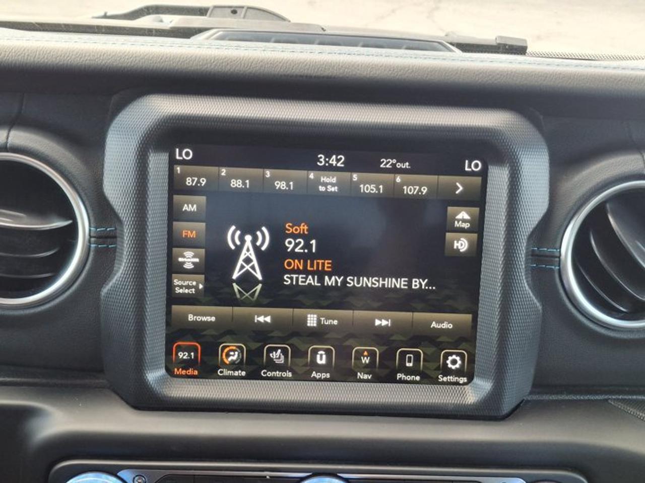 2022 Jeep Wrangler 4xe Unlimited Rubicon | PHEV | Leather | Nav | Tow Pkg | Heated Wheel + Seats | Remote Start | and More! Photo