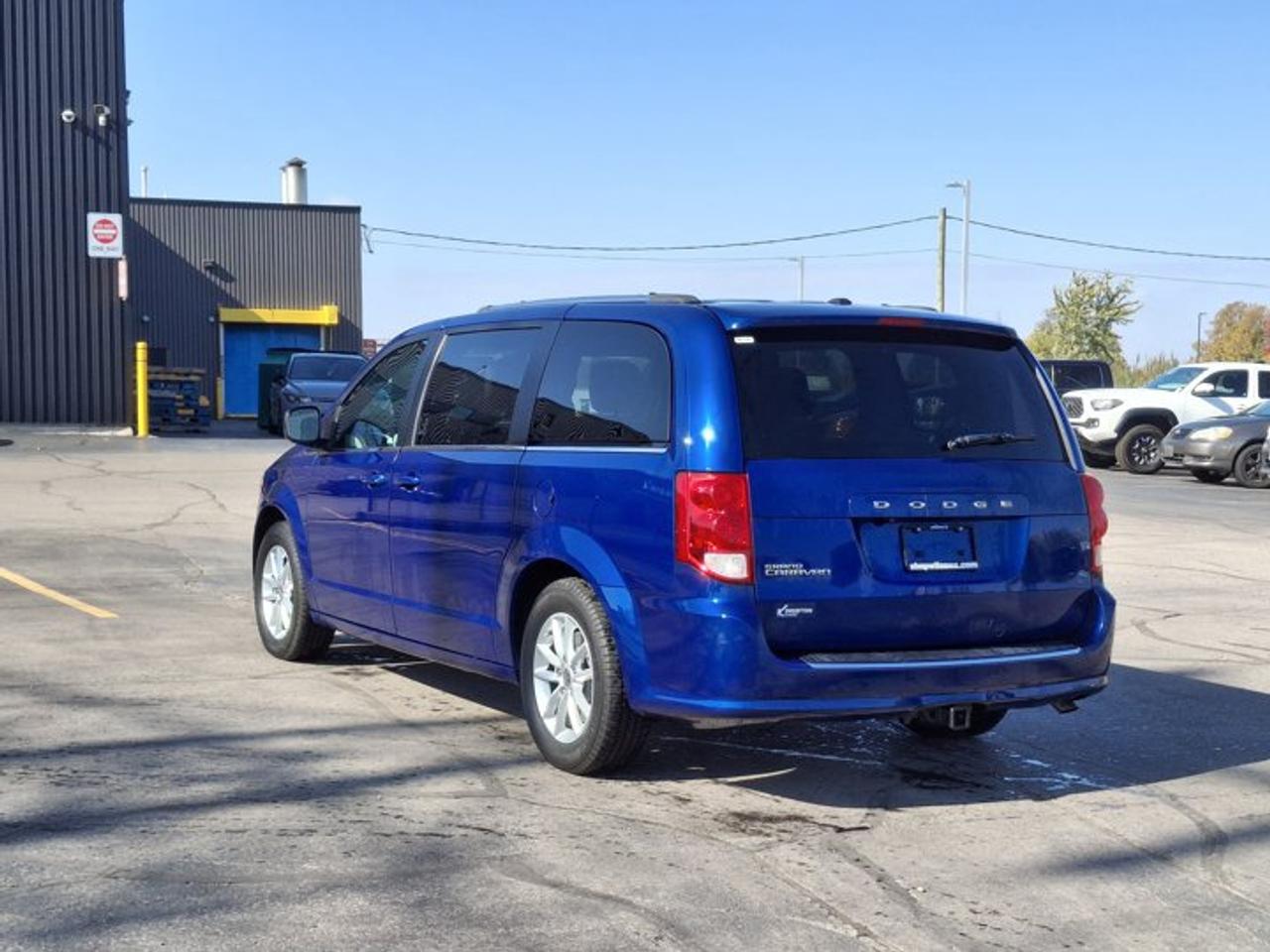 2019 Dodge Grand Caravan SXT Premium Plus | DVD | Leatherette / Suede | Nav | Trailer Tow PKG | Bluetooth & More ! Photo3