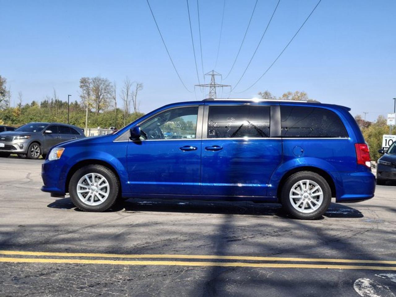2019 Dodge Grand Caravan SXT Premium Plus | DVD | Leatherette / Suede | Nav | Trailer Tow PKG | Bluetooth & More ! Photo