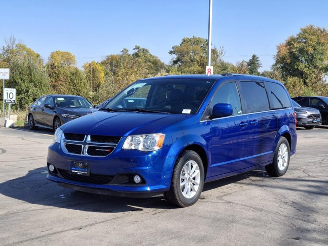 2019 Dodge Grand Caravan SXT Premium Plus | DVD | Leatherette / Suede | Nav | Trailer Tow PKG | Bluetooth & More ! Photo1