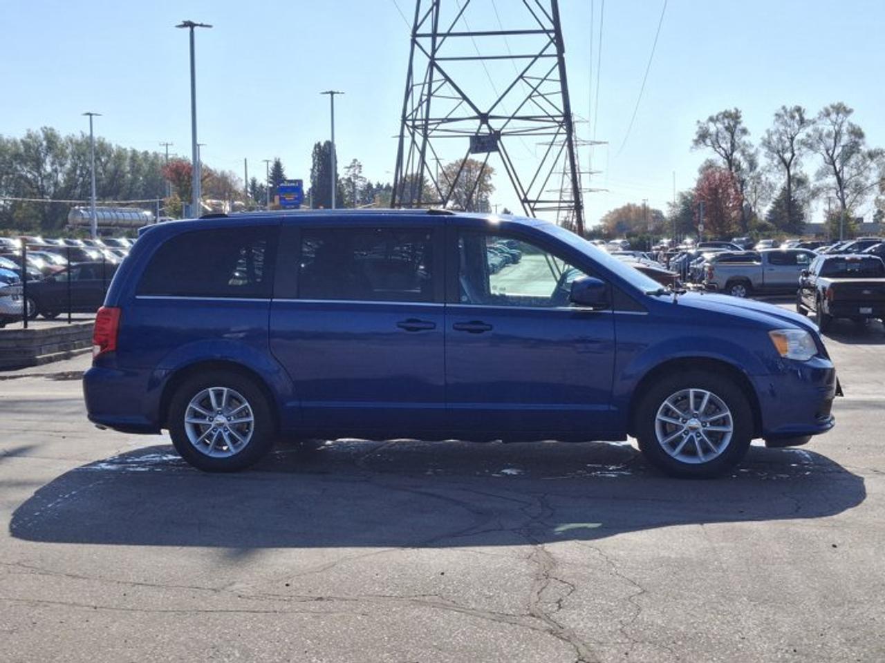 2019 Dodge Grand Caravan SXT Premium Plus | DVD | Leatherette / Suede | Nav | Trailer Tow PKG | Bluetooth & More ! Photo