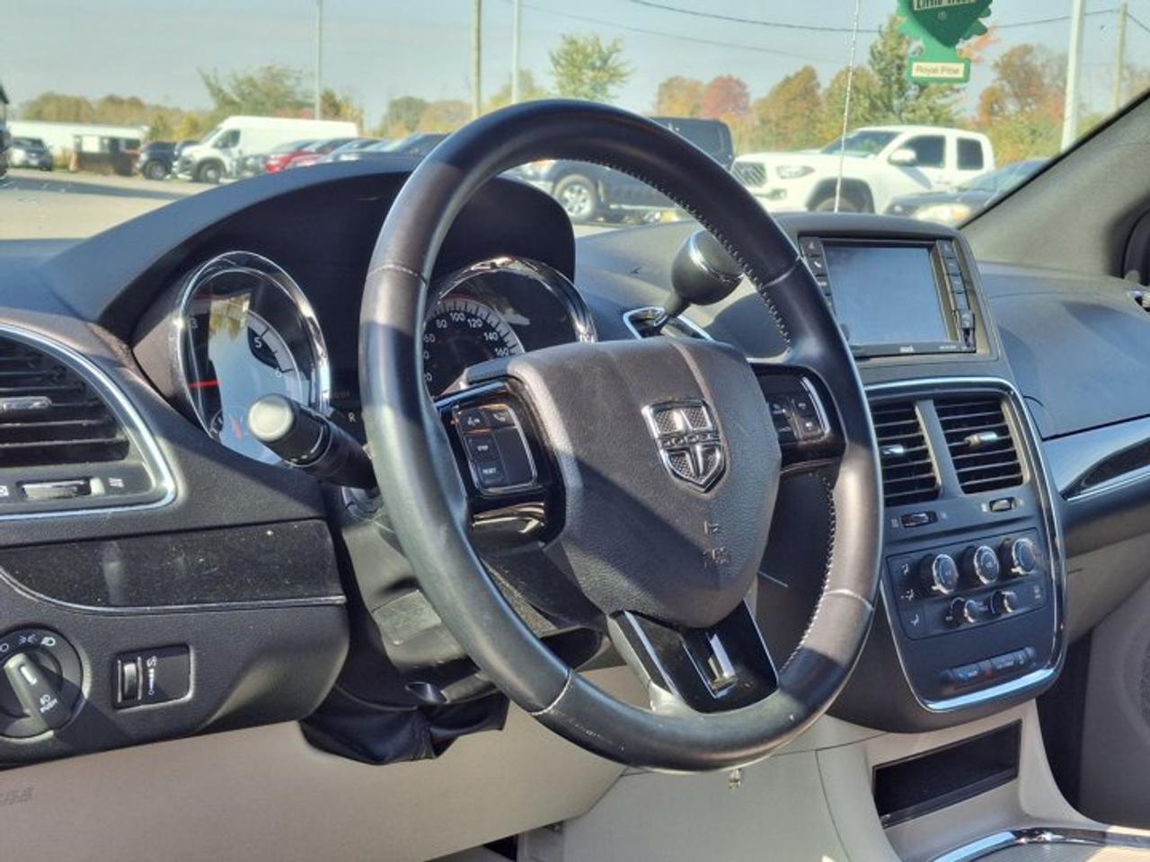 2019 Dodge Grand Caravan SXT Premium Plus | DVD | Leatherette / Suede | Nav | Trailer Tow PKG | Bluetooth & More ! Photo