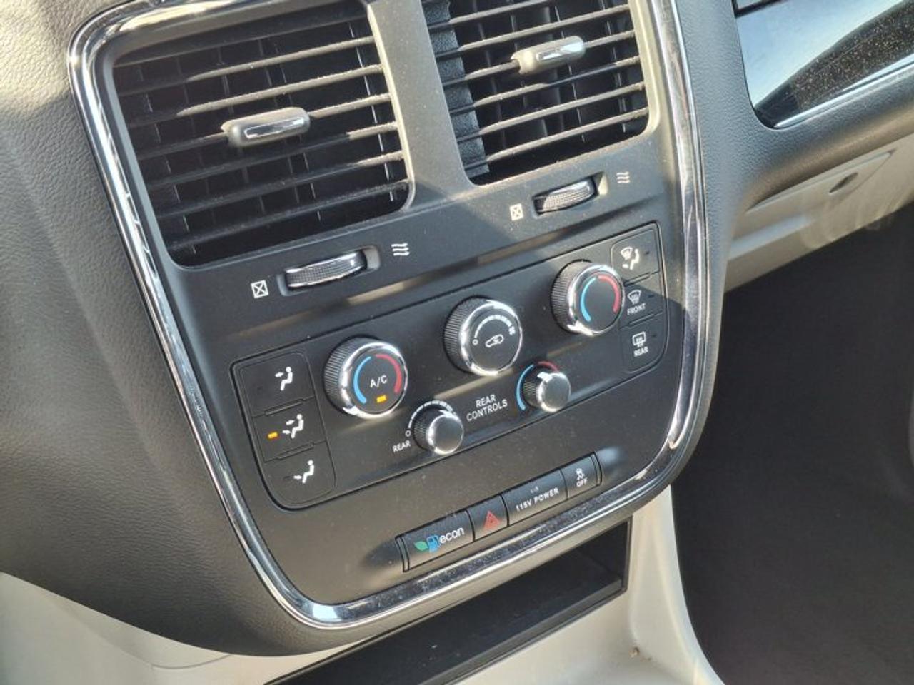 2019 Dodge Grand Caravan SXT Premium Plus | DVD | Leatherette / Suede | Nav | Trailer Tow PKG | Bluetooth & More ! Photo