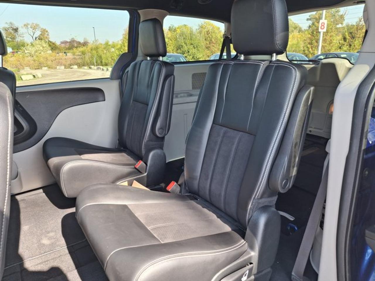 2019 Dodge Grand Caravan SXT Premium Plus | DVD | Leatherette / Suede | Nav | Trailer Tow PKG | Bluetooth & More ! Photo