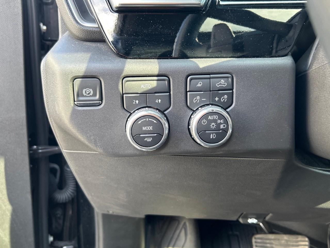2025 GMC Sierra 1500 Crew Cab Short Box 4-Wheel Drive SLT Photo