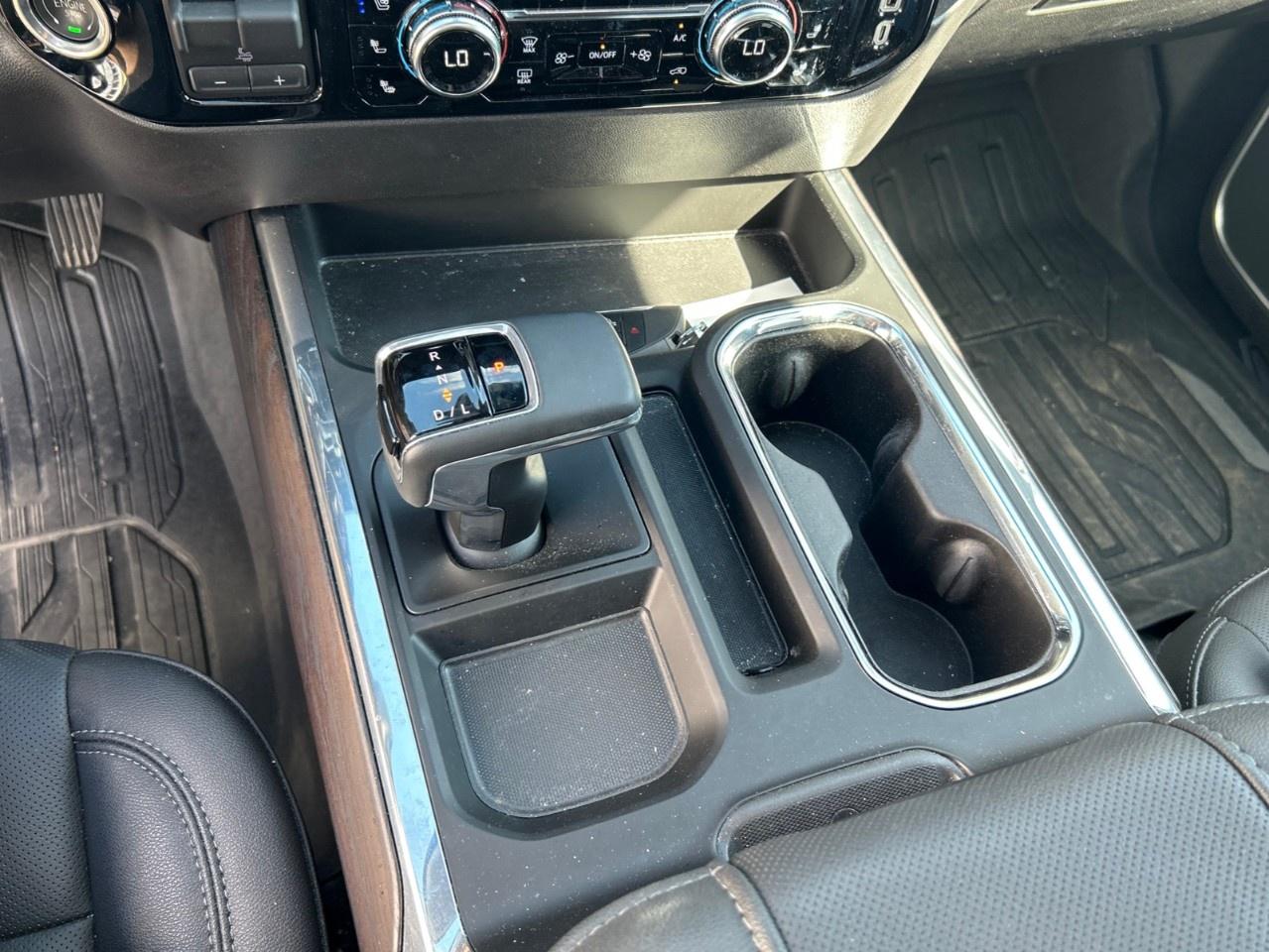 2025 GMC Sierra 1500 Crew Cab Short Box 4-Wheel Drive SLT Photo