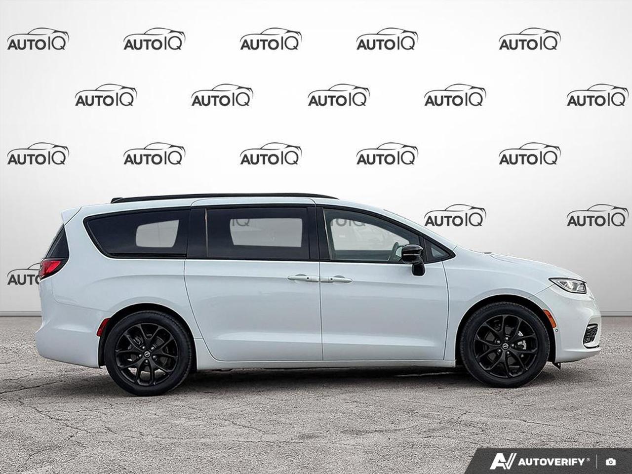 2026 Chrysler Pacifica Limited POWER MOONROOF | POWER LIFTGATE Photo2