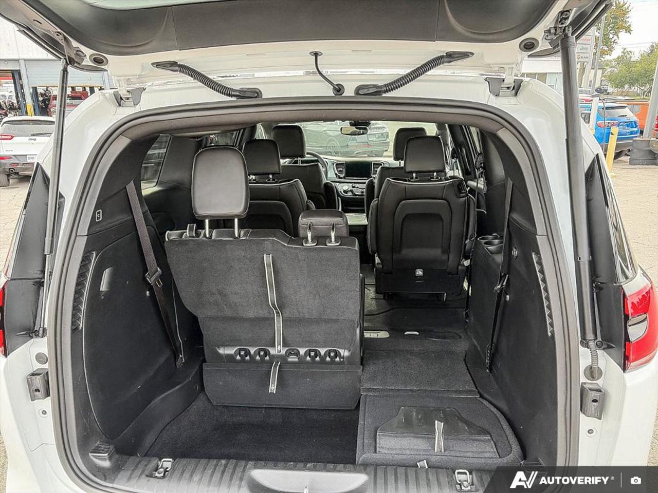 2026 Chrysler Pacifica Limited POWER MOONROOF | POWER LIFTGATE Photo