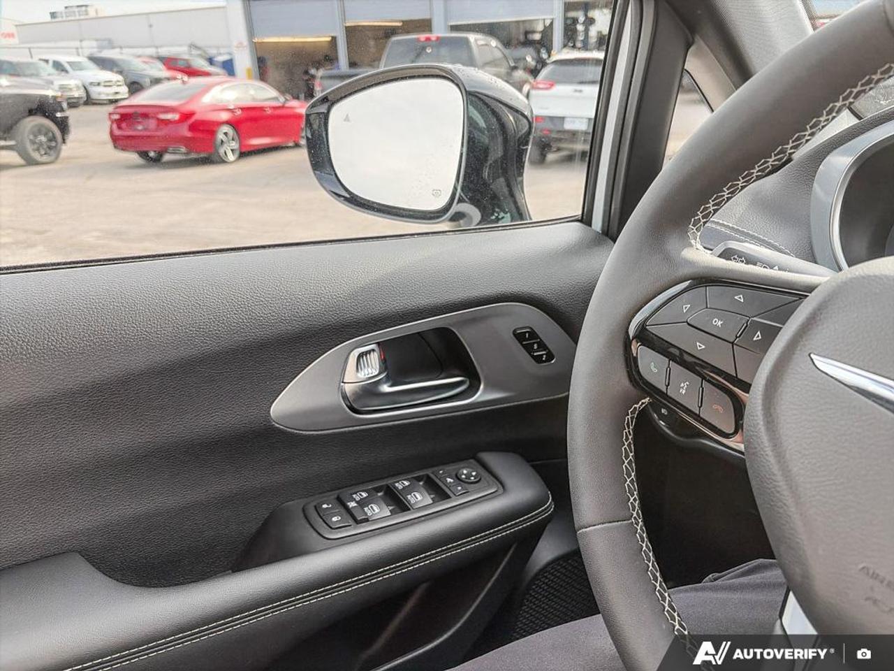 2026 Chrysler Pacifica Limited POWER MOONROOF | POWER LIFTGATE Photo