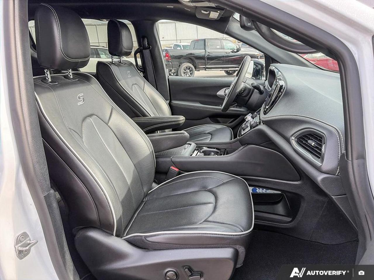 2026 Chrysler Pacifica Limited POWER MOONROOF | POWER LIFTGATE Photo