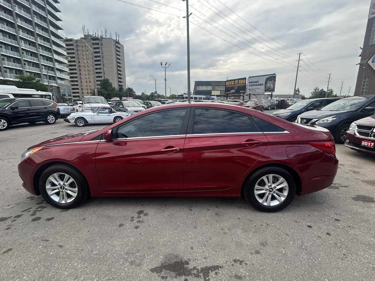 2012 Hyundai Sonata GLS Photo1