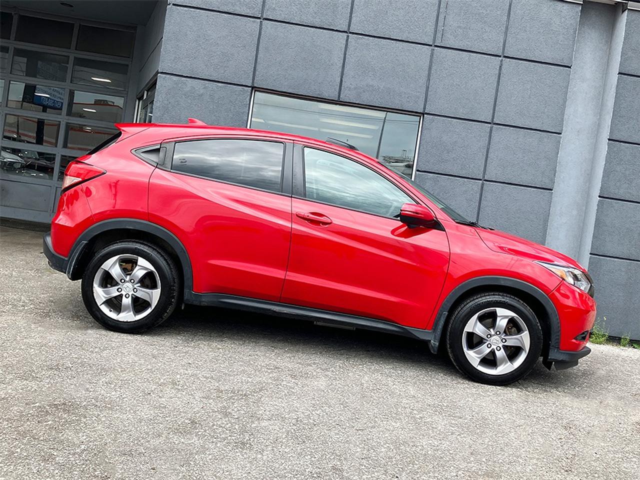 2018 Honda HR-V EX AWD | ROOF | ALLOYS | WINTER WHEELS AND TIRES - Photo #1
