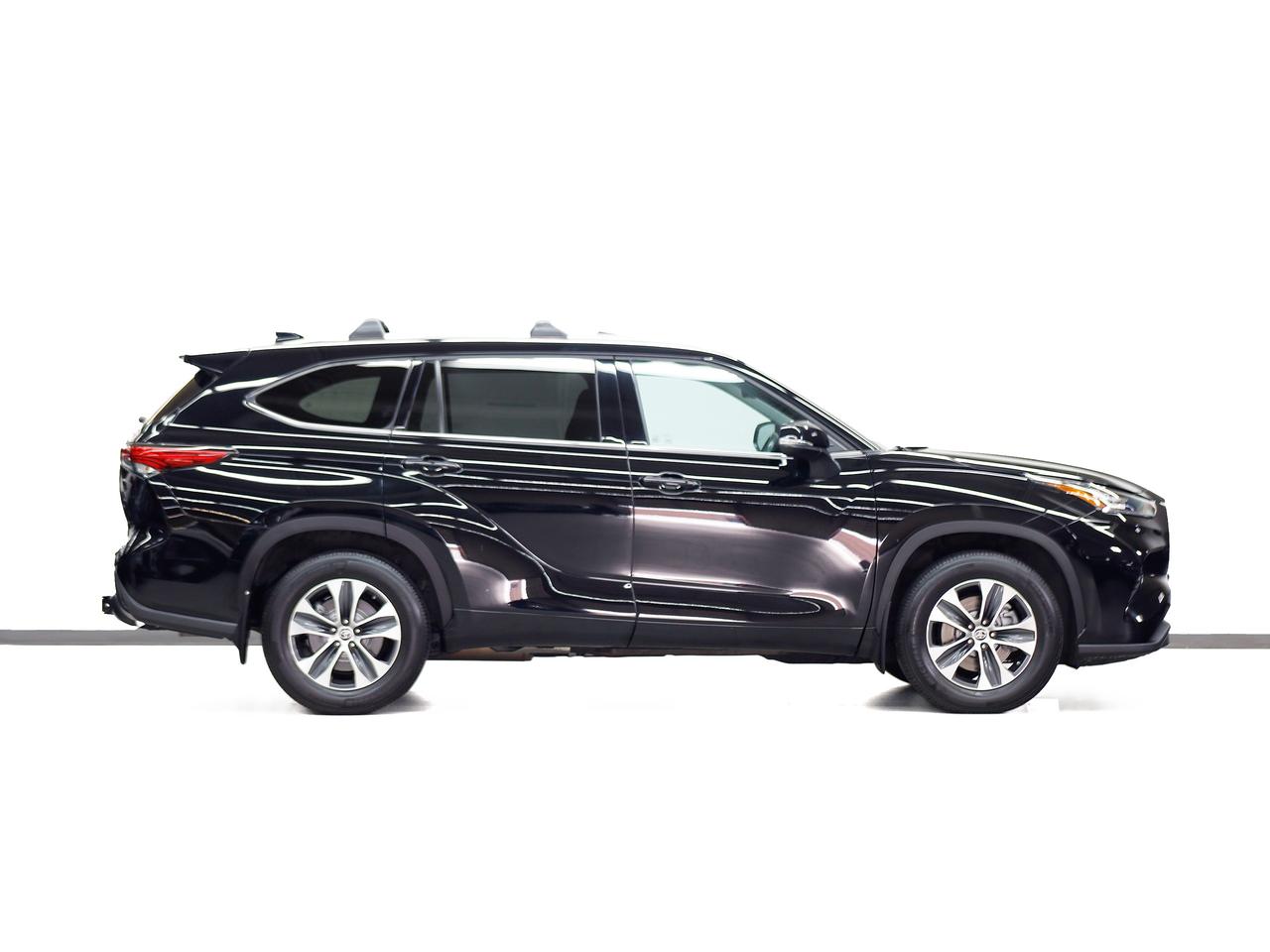 2021 Toyota Highlander XLE AWD | Moonroof | Leather | ACC | BSM | CarPlay