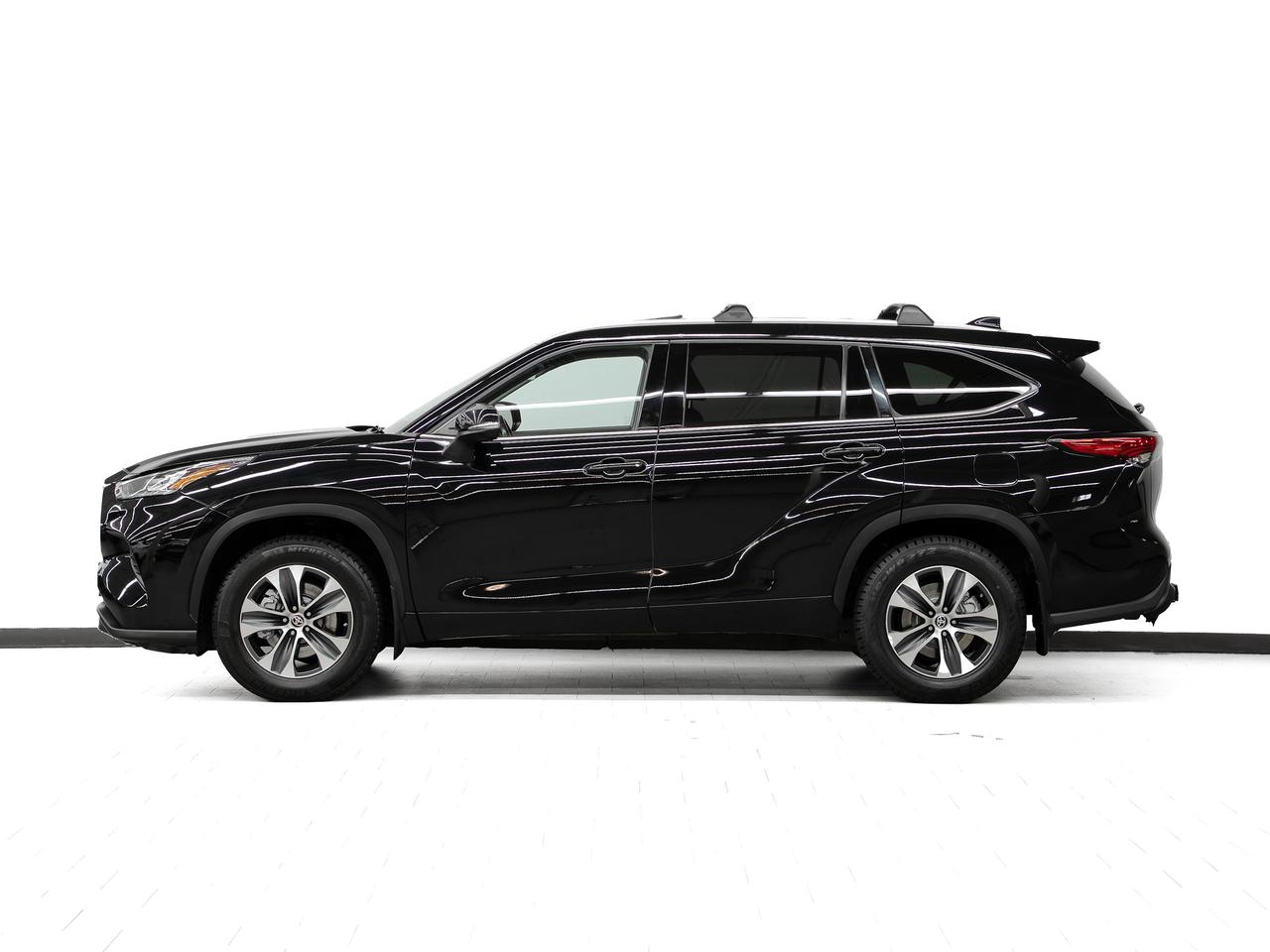 2021 Toyota Highlander XLE AWD | Moonroof | Leather | ACC | BSM | CarPlay