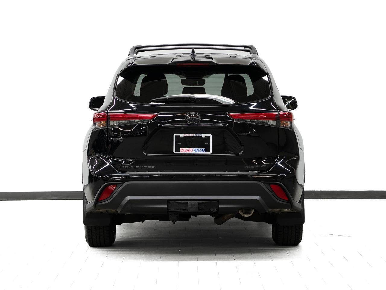 2021 Toyota Highlander XLE AWD | Moonroof | Leather | ACC | BSM | CarPlay