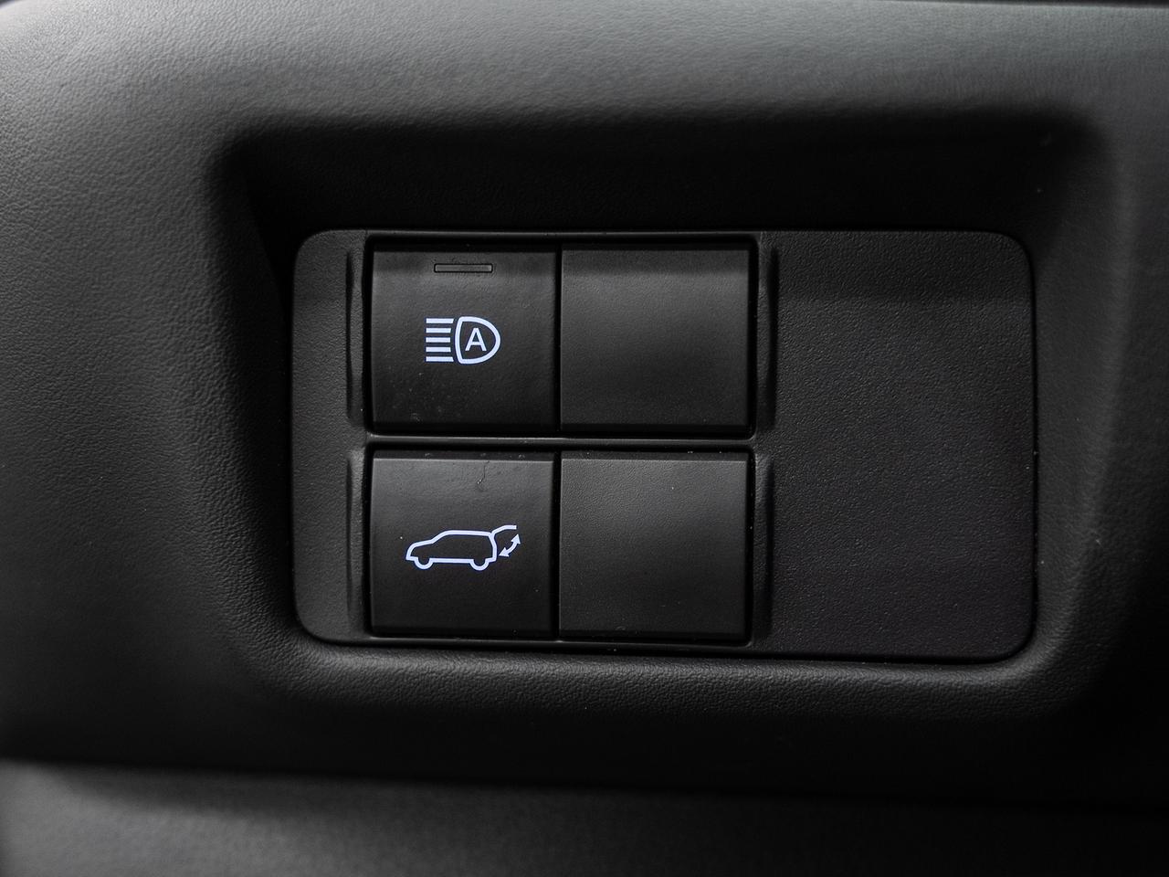 2021 Toyota Highlander XLE AWD | Moonroof | Leather | ACC | BSM | CarPlay Photo